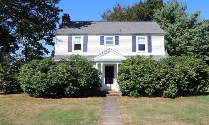 Wakefield-Peacedale Casa | Walk to Main Street Wakefield, 15 minutes to 3 beaches