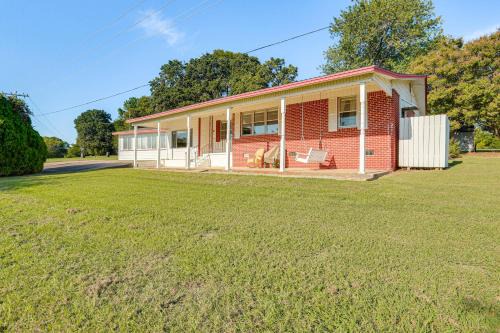 Kingston Casa | Walk to Marina Family Home with Yard in Kingston