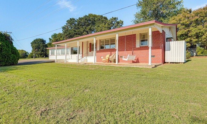 Kingston Casa | Walk to Marina: Family Home w/Yard in Kingston