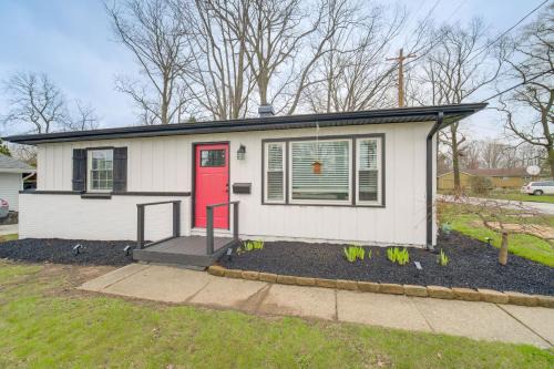 Mentor Casa | Walk to Marina Home with Hot Tub in Mentor!