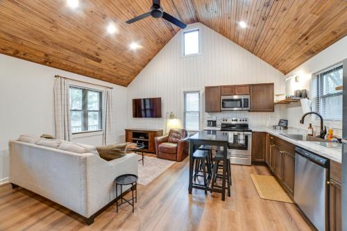 Springville Casa | Walk to Marina Springville Cabin with Fire Pit!