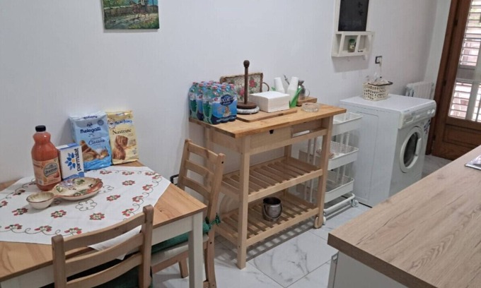 Pietramelara Apartamento | Walk to Markets Private Backyard+Free Parking English Help