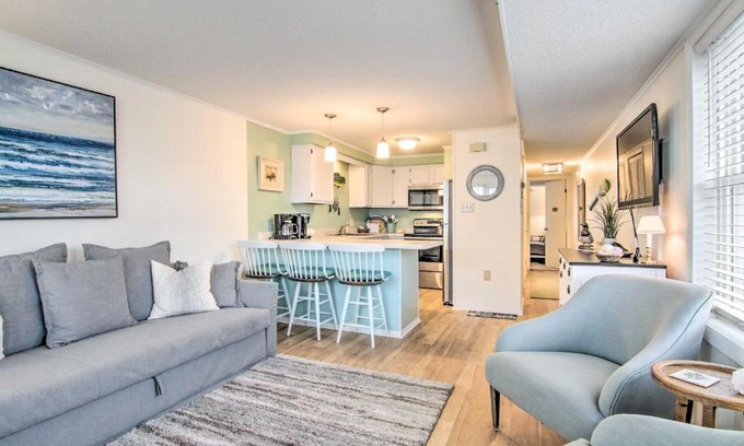 North Ocean City Apartamento | Walk to Maryland Beach Coastal Condo with Balcony