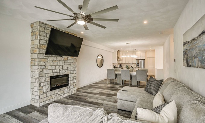 Grafton Casa | Walk to Mississippi River: Grafton Townhome!