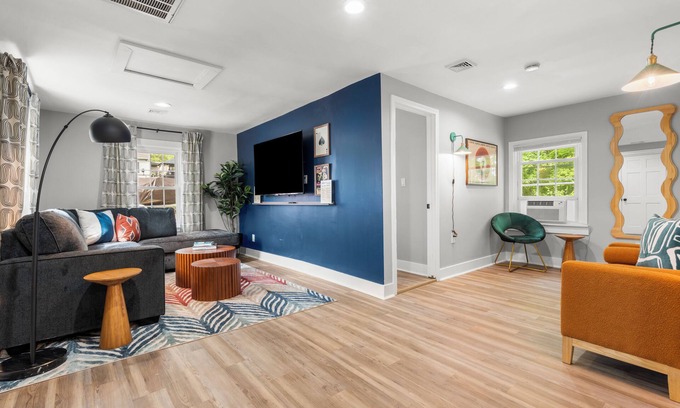 Norwich Casa | Walk to Mohegan!0.5Mi-Modern 3BR Home Getaway