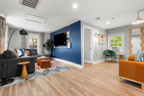 Norwich Casa | Walk To Mohegan!05mi-modern 3br Home Getaway