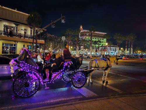 Lincolnville Casa | Walk to Nights of Lights & Trolley #11, EV Station