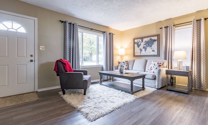 South Bend Casa | A pie de Notre Dame - ¡Quédese en la comodidad!