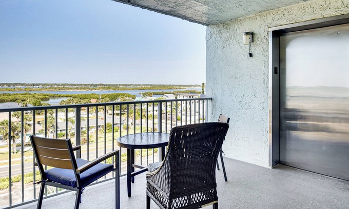 Ocean View Halifax Estates Condominio | Walk to Ocean: Daytona Beach Shores Condo w/ Pool!