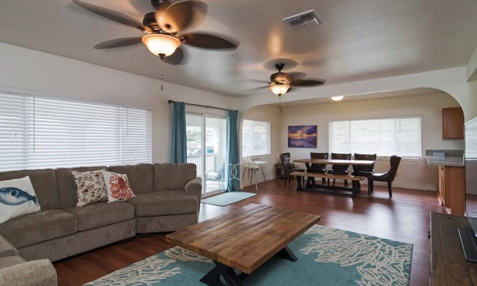 Hauula Casa | Walk to Ocean from house- close to BYU-H & Polynesian Cultural Cntr 3 bed 2 bath
