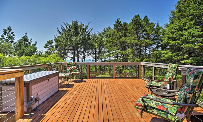 South Beach Casa | South Beach Home w / Hot Tub, Deck - Walk to Ocean!