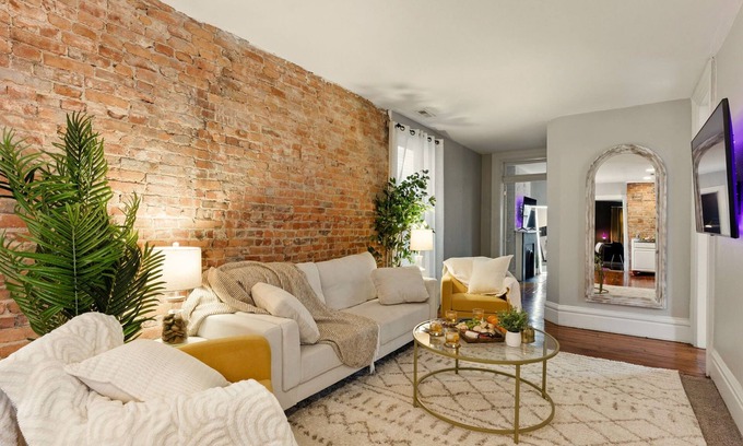 Victorian Village Condominio | Walk to OSU/Short North ~ Free Parking ~ Fire Pit