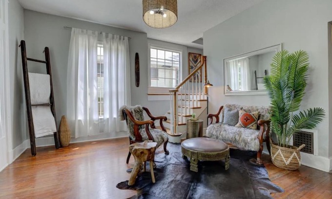 Midtown Casa | Walk to Overton Square from your Historic Retreat
