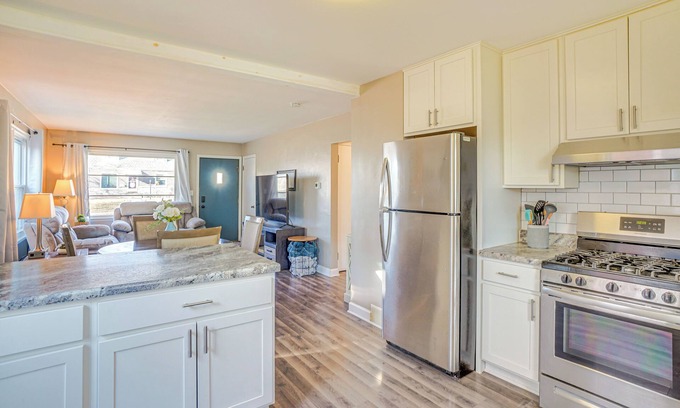 Milwaukee Casa | Walk to Parks + Bunzel's Market: Milwaukee Home!
