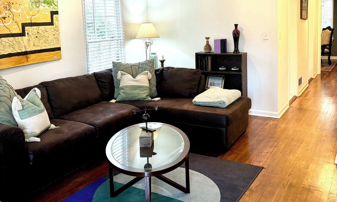 Piedmont Heights Casa | Walk to Piedmont Park, Townhouse Sleeps 6, Fire Pit , Parking