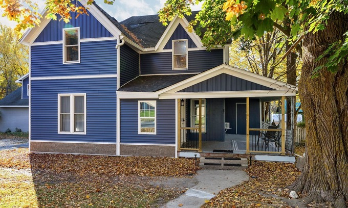 Honor Casa | Walk to Platt River, Game Room, Hot Tub,Indoor Pickleball, Kayaks, Bikes, Arcade