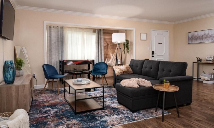 Gainesville Casa | Walk to pool, mins 2 University, Stadium, Hospital