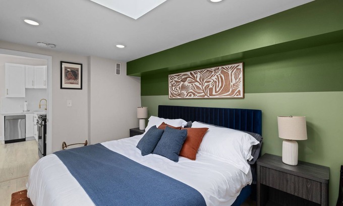 Tower Grove South Casa | Walk to Restaurants, Cafes & Park
