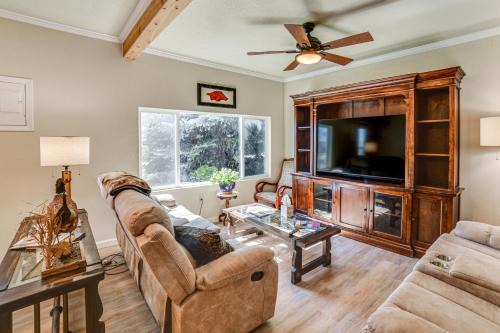 Oacoma Casa | Walk to River Oacoma Home with Dog-Friendly Yard!