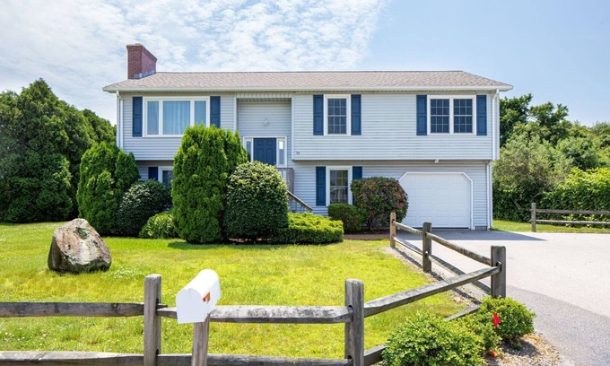 Eastward Look Casa | Walk to Scarborough, Central AC, 5 Bedroom, pet friendly