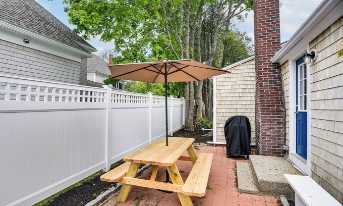 Osterville Cabaña | Walk to Shops & Dining: Cozy Osterville Cottage