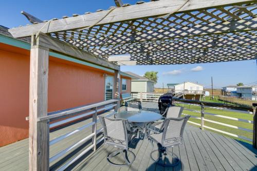 Surfside Beach Casa | Walk to Shore and Restaurants Surfside Beach Home!