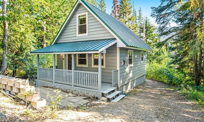 Snoqualmie Pass Casa | Acogedora cabaña contemporánea cerca de esquí, remontes, lagos de montaña y más.