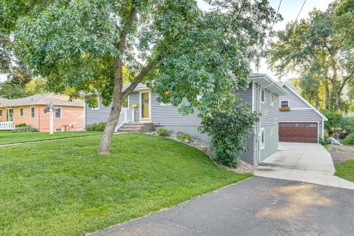 Mankato Casa | Walk to Spring Lake with Waterpark Family Retreat!
