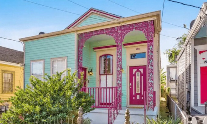 Milan Casa | Walk to St. Charles! - Charming 2 BR Home