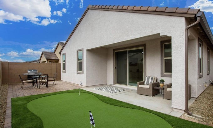 Glendale Sports and Entertainment District Casa | Walk to State Farm Stadium & Desert Diamond Arena