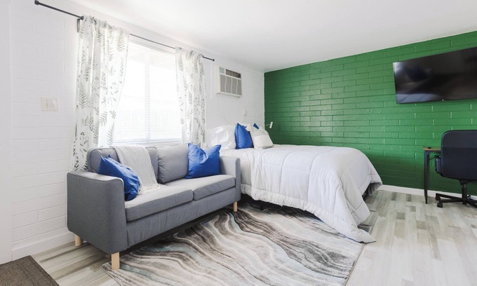 Riverside Apartamento | Walk to Tempe Beach Park!