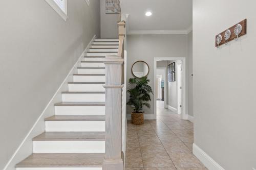 Sunnyside On The Gulf Casa | Walk To The Beach! 3 Story Home! 2 Balconies With Gulf Views!
