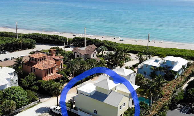 Juno Beach Casa | Walk to the beach, 300 feet away from the ocean.