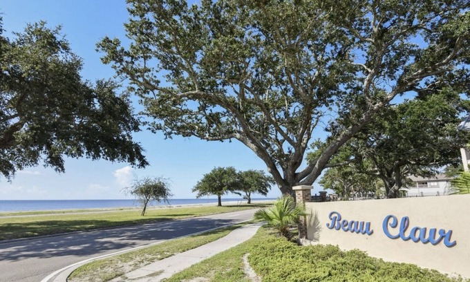 Long Beach Condominio | Walk to the Beach from this tranquil Beau Clair condo in Long Beach, MS!