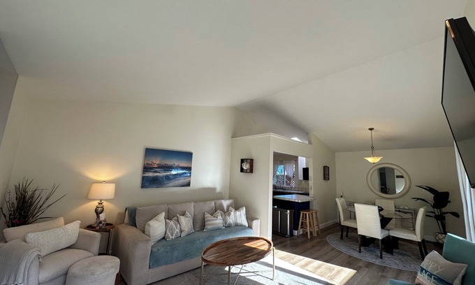 Eastside Santa Cruz Casa | Walk to the Beach! Fully Furnished Coastal Cottage