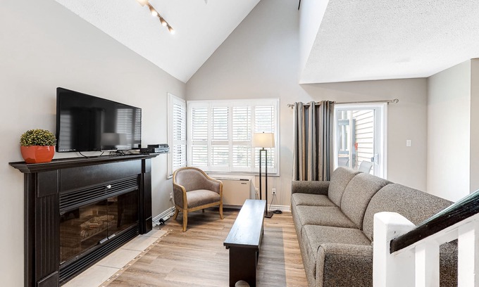 Craigleith Casa | ¡Camina hacia el telesilla! Loft renovado con bañera de hidromasaje y piscina compartidas.