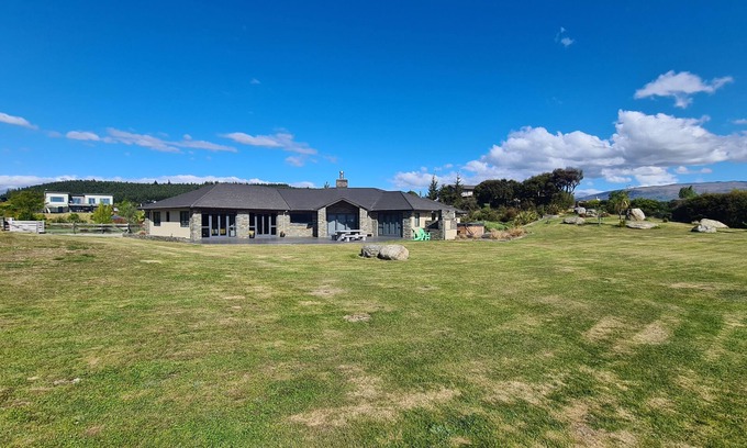 Wanaka Casa | Walk to the lake at Peninsula Bay Wanaka