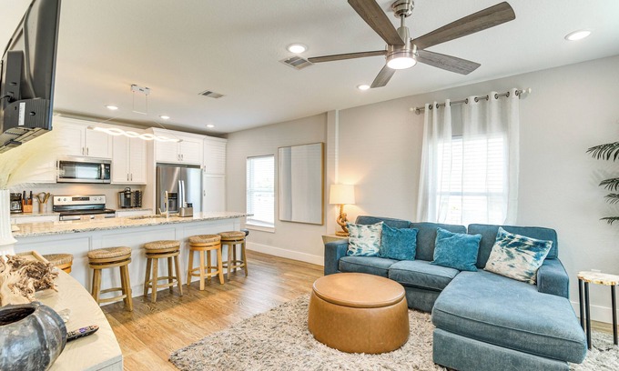 Galveston Casa | Walk to The Strand: Group Getaway in Galveston!
