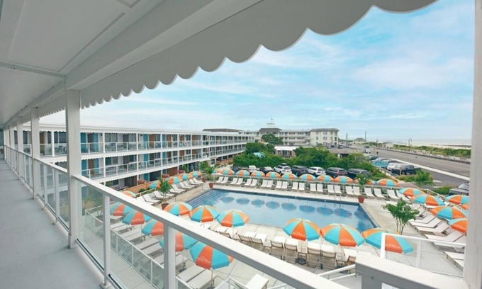 Cape May Casa | Walk to the Waves – 2 Rooms for a Family Getaway, Beach Service & Outdoor Pool