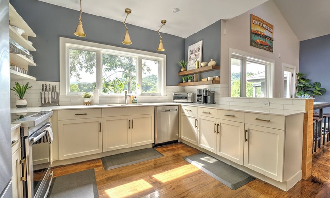 Northside Casa | Walk to TN River Activities-Parks-Shops-Dining-Publix.