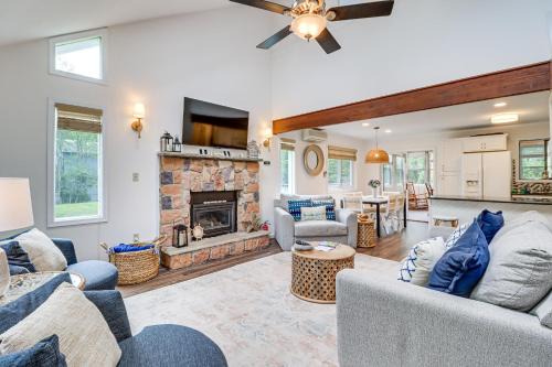 Albrightsville Casa | Walk to Towamensing Trails Beach Home with Hot Tub!