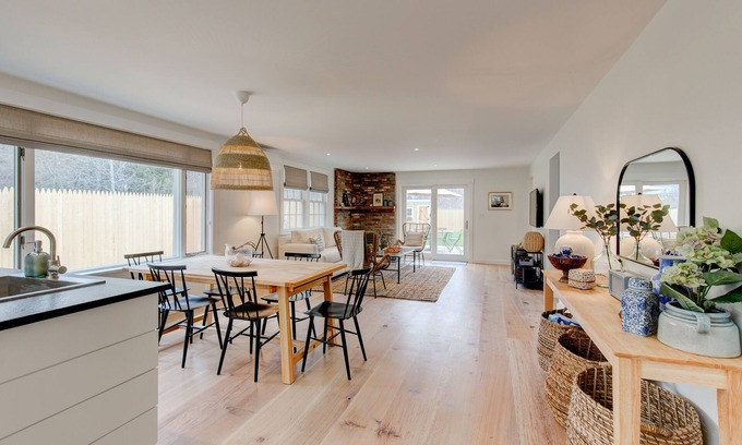 Edgartown Casa | Walk to Town/Golf Club - Renovated Edgartown Home
