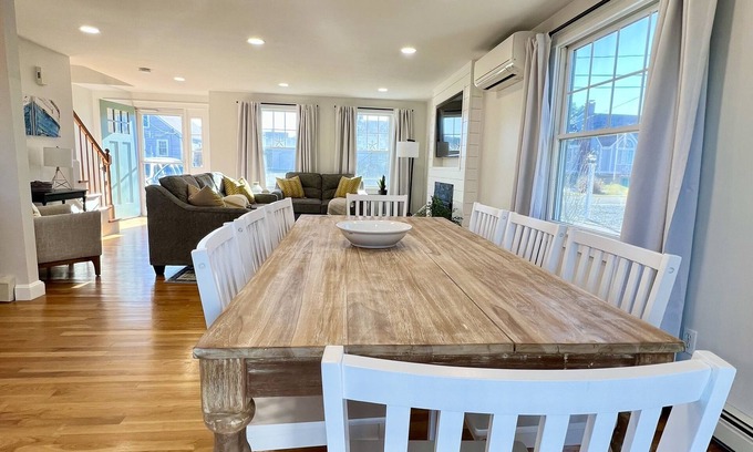 Sandwich Casa | Walk to Town Neck Beach! All linens included & booking for 2025! New amenities!