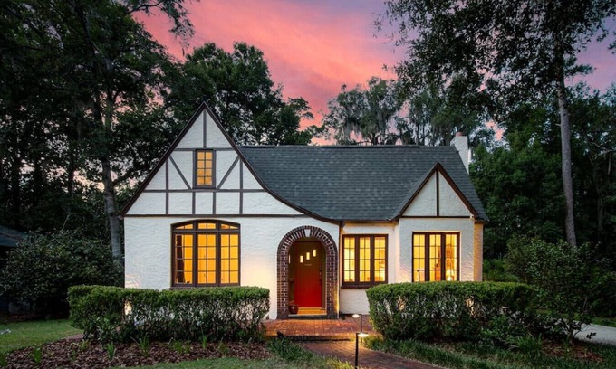 Gainesville Apartamento | Walk to UF Stadium! Fabulous Chic Historic Home