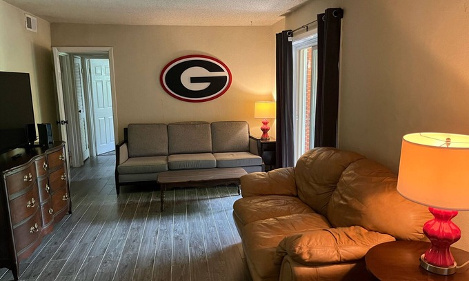 Athens Condominio | Walk to UGA: 2-bedroom condo in fabulous Athens