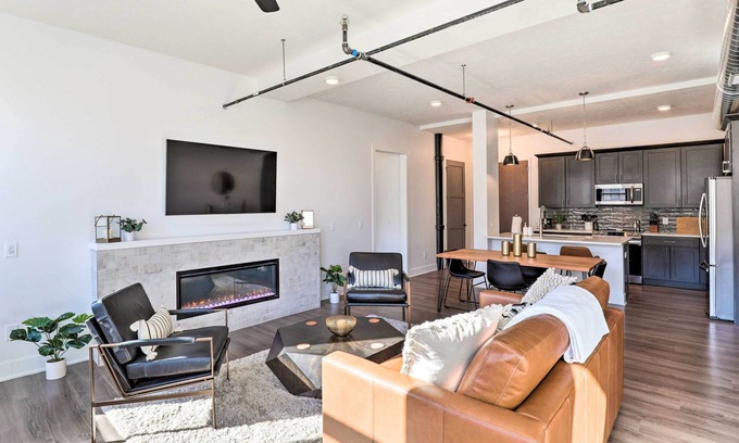 Downtown Lincoln Condominio | Walk to UNL Campus: Dtwn Lincoln Loft Apt!
