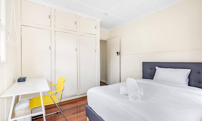 St. Lucia Casa | Walk to UQ Shops and Transit Great Value Studio