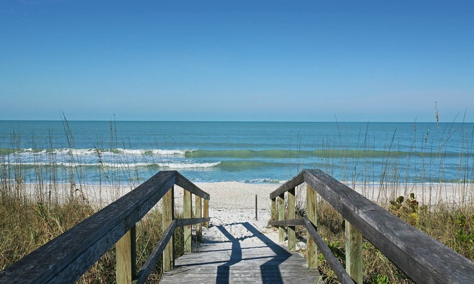 Vanderbilt Beach Condominio | Hermoso paseo a la playa de Naples, Se admiten mascotas, Limpio y más nuevo, Ático