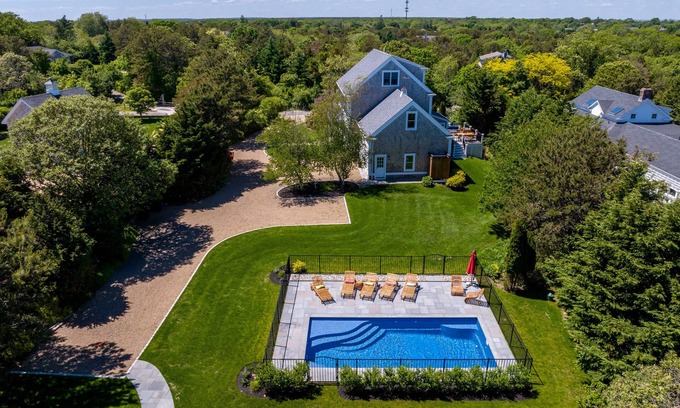 Katama Casa | WALK TO VILLAGE LOCATION, NEW POOL, FAMILY COMPOUND!