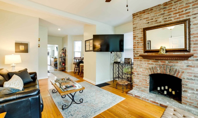 Shadyside Casa | Walk to Walnut St: ‘Shadyside House’ w/ Deck